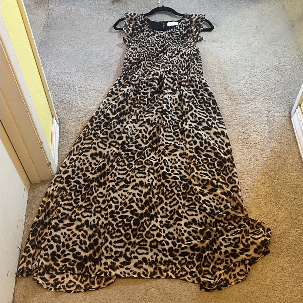 Resort wear Leopard Print Maxi Dress for vacation